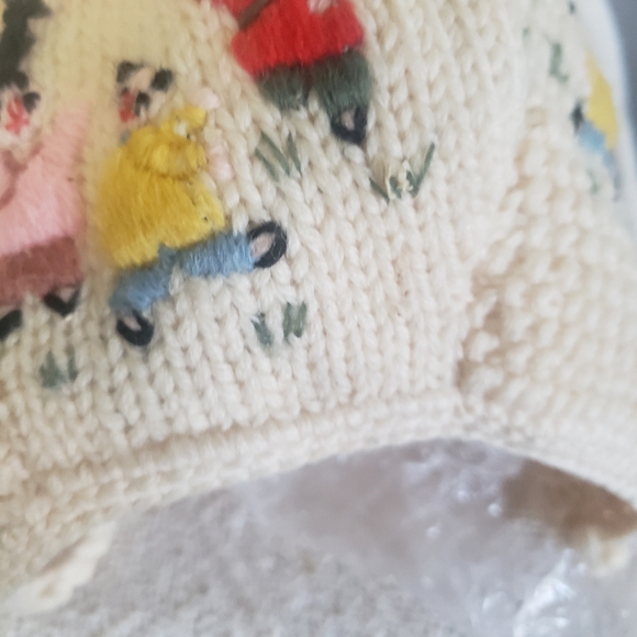 ADORABLE HANDMADE CROCHET/KNIT BABY/TODDLER FRONT TIE HAT WITH EMBROIDERED DESIG - Picture 3 of 8